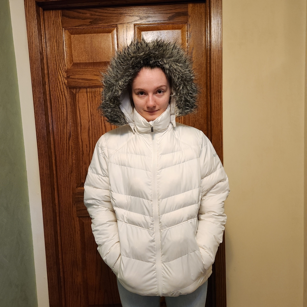 Columbia Women's White Puffer Jacket with Faux Fur Hood Suze Womens Small